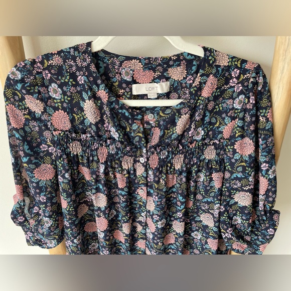 LOFT Sweet Navy Pink Floral Smocked Top Short Sleeve Feminine Fall Blouse XS - Picture 3 of 6